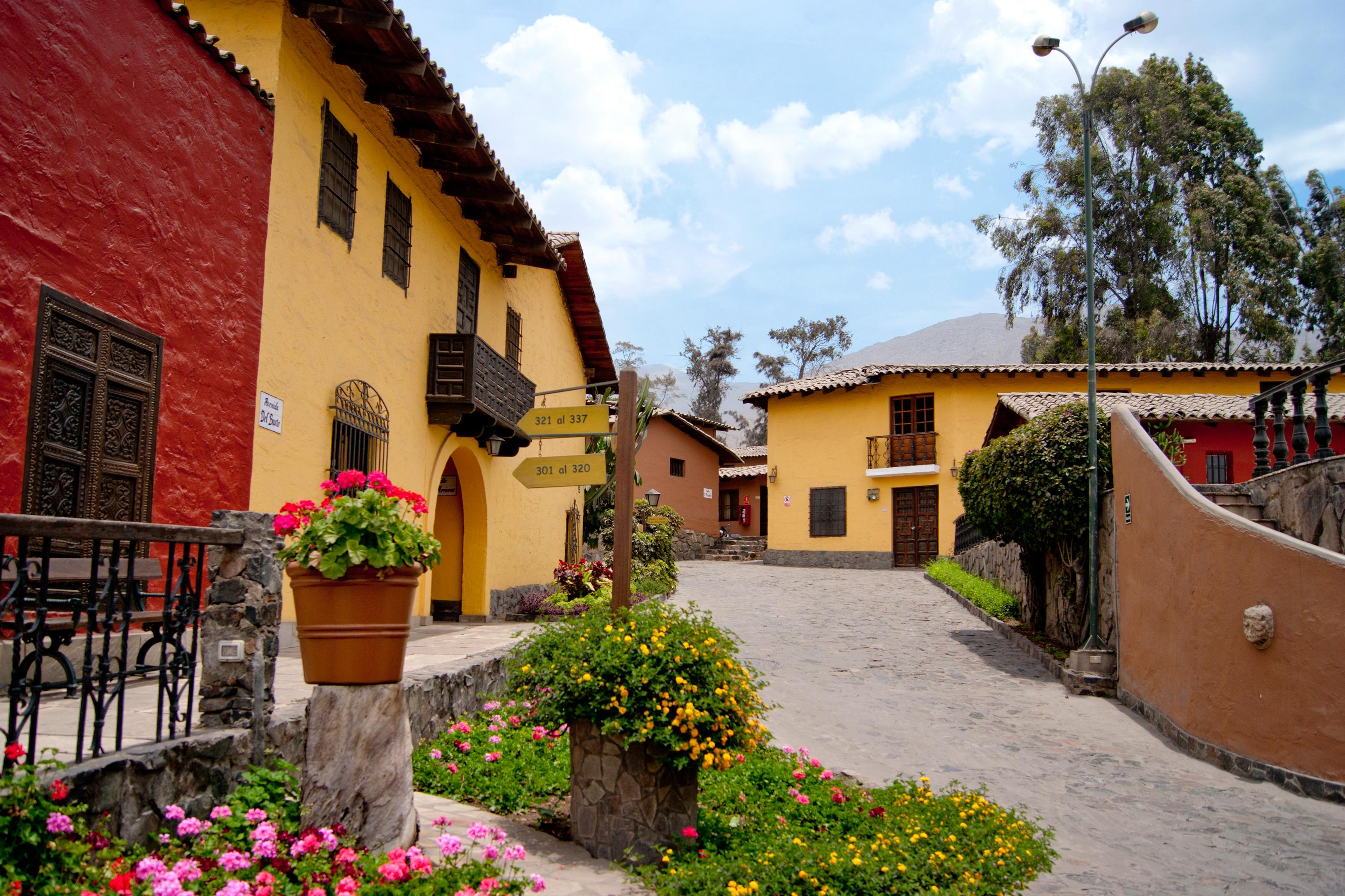Decameron El Pueblo Resort